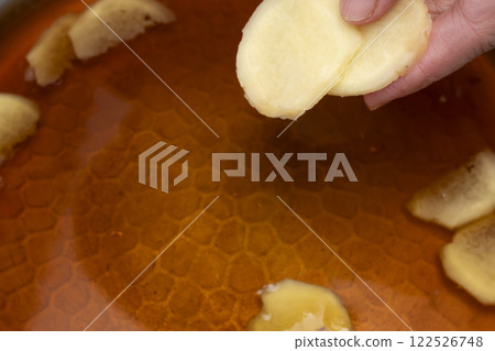The process of simmering flounder roe 122526748