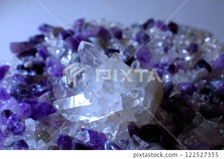 Crystal clusters and quartz crystals Power stones Crystal clusters and quartz crystals Power stones 122527355
