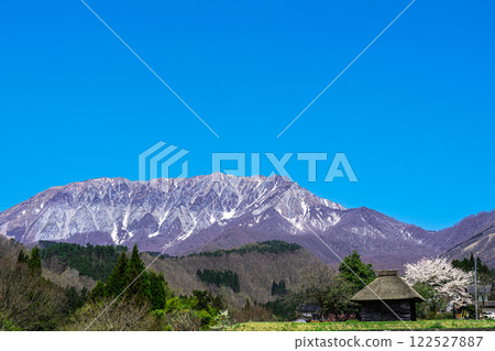 【日本百座名山】鳥取縣日野郡甲府町五鬼與大山春天的茅草屋3 122527887
