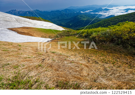 Mount Sumon and the sea of clouds of Tadami seen from the ridge of Mount Asakusa Mount Sumon and the sea of clouds of Tadami seen from the ridge of Mount Asakusa 122529415