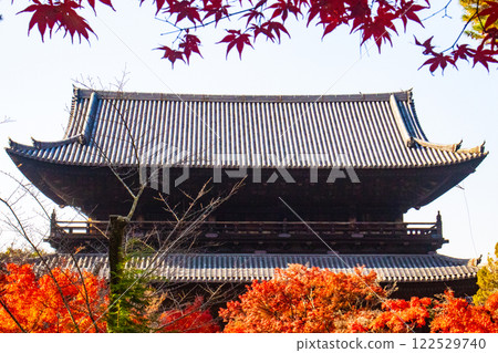 [Kyoto Scenery] Nanzenji Temple - Autumn leaves with a serene atmosphere 122529740