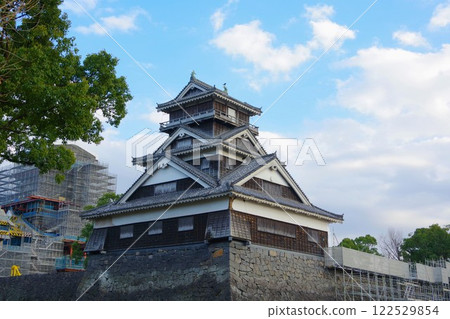 Kumamoto Castle under restoration after the 2016 Kumamoto earthquake Kumamoto Castle under restoration after the 2016 Kumamoto earthquake 122529854
