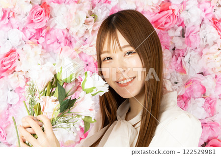Young woman with a bouquet 122529981