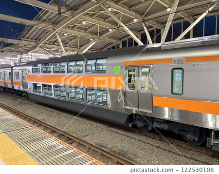 Green Car on the Chuo Line Green Car on the Chuo Line 122530108