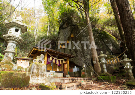 Ishiwari Shrine in Autumn Ishiwari Shrine in Autumn 122530235