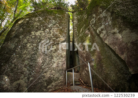 Ishiwari Shrine: Crack in a large rock Ishiwari Shrine: Crack in a large rock 122530239