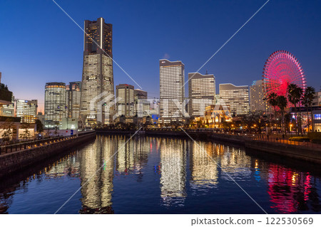Kanagawa Prefecture: Yokohama Minato Mirai Building Lights Up - Towers Mirai 122530569