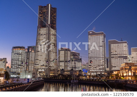 Kanagawa Prefecture: Yokohama Minato Mirai Building Lights Up - Towers Mirai 122530570