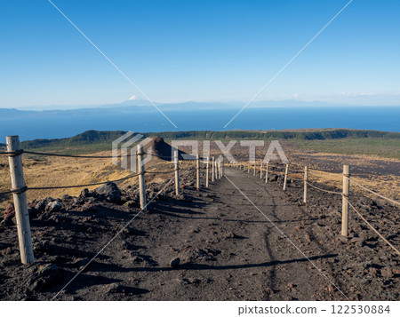 伊豆大島、三原山、火山口循環線 122530884