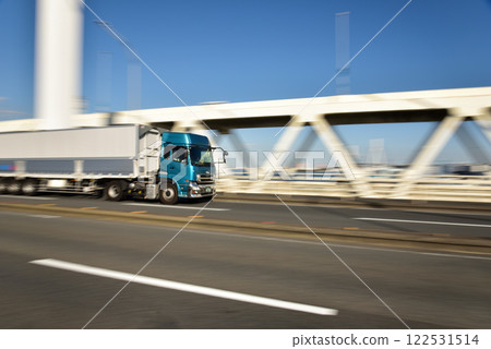 物流影像：大型卡車的搖攝鏡頭 122531514