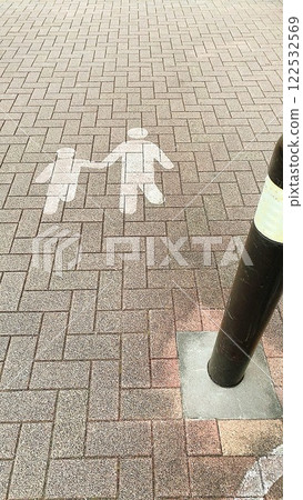 Pedestrian only road 122532569