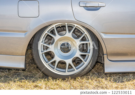 Old wheel of the car Old wheel of the car 122533011