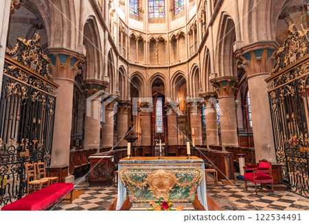 Notre-Dame Collegiate Church of Semur-en-Auxois, france 122534491