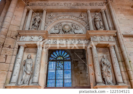Notre-Dame Collegiate Church of Semur-en-Auxois, france Notre-Dame Collegiate Church of Semur-en-Auxois, france 122534521