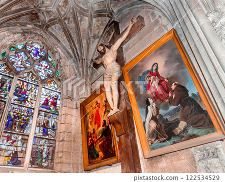 Notre-Dame Collegiate Church of Semur-en-Auxois, france Notre-Dame Collegiate Church of Semur-en-Auxois, france 122534529