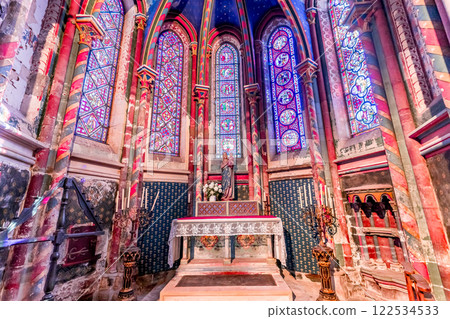 Notre-Dame Collegiate Church of Semur-en-Auxois, france Notre-Dame Collegiate Church of Semur-en-Auxois, france 122534533