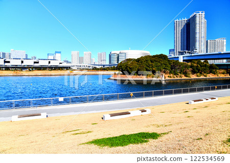 View of Toyosu Market from Ariake Waterfront Park (Koto-ku, Tokyo) [2025.1] 122534569