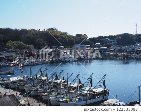 Scenery of Murotsu Fishing Port on New Year's Day 2025 - Tairyo-bata (fishing flags) Scenery of Murotsu Fishing Port on New Year's Day 2025 - Tairyo-bata (fishing flags) 122535088
