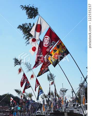 Scenery of Murotsu Fishing Port on New Year's Day 2025 - Tairyo-bata (fishing flags) Scenery of Murotsu Fishing Port on New Year's Day 2025 - Tairyo-bata (fishing flags) 122535237