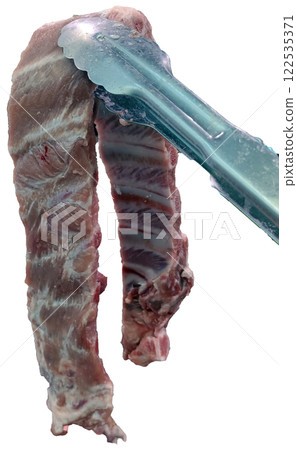 pork ribs and food tong without background 122535371