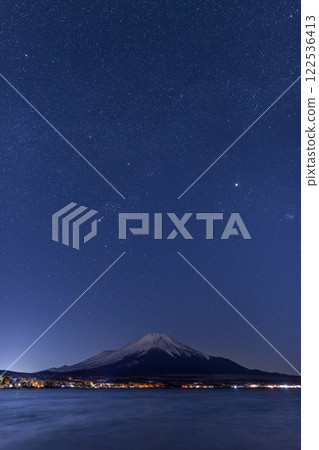 Winter constellations and Mt. Fuji seen from Lake Yamanaka 122536413