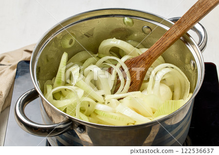 Process of making french onion soup Process of making french onion soup 122536637