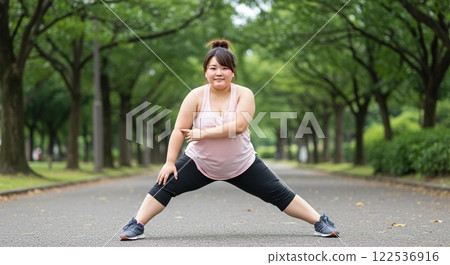 Women exercising 122536916