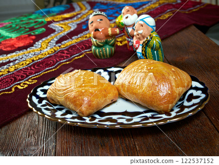 traditional eastern food samsa. 122537152