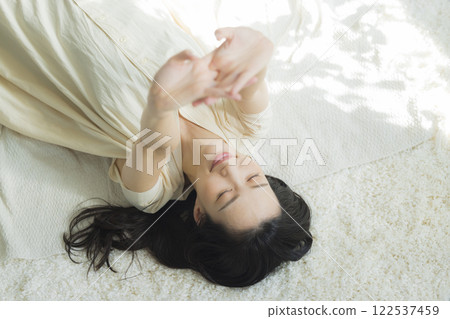 A lady falling asleep 122537459