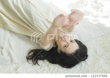 A lady falling asleep 122537460