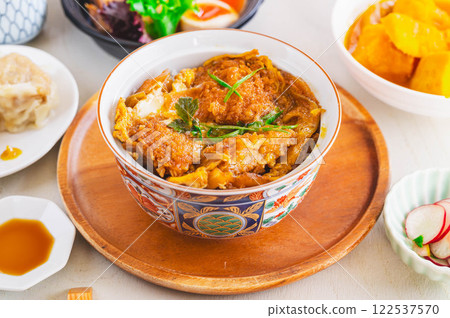 晚餐吃豬排蓋飯 122537570