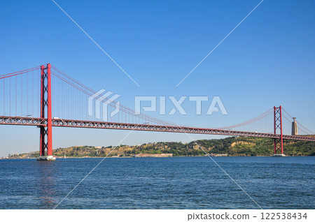 葡萄牙首都里斯本 4 月 25 日大橋的美景 122538434