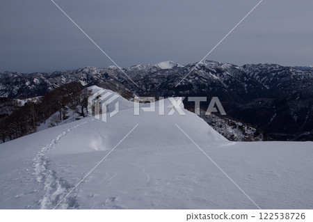 Kaga Zenjodo with plenty of remaining snow 122538726