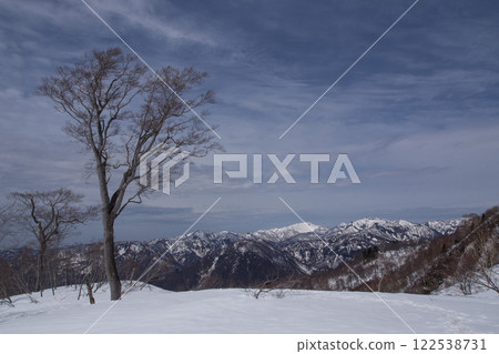 春天的山景 122538731