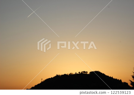 Sunset, countryside and glittering airplanes ✧˖ Sunset, countryside and glittering airplanes ✧˖ 122539123