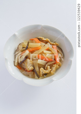 Aichi local dish, ni-ae (boiled vegetables) image | Ingredients: daikon radish, carrots, kelp, shiitake mushrooms, konjac, fried tofu 122539429