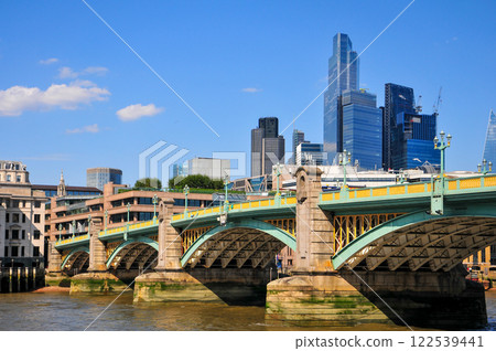 A beautiful view of Southwark Bridge over the River Thames in central London 122539441