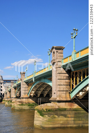 A beautiful view of Southwark Bridge over the River Thames in central London A beautiful view of Southwark Bridge over the River Thames in central London 122539443