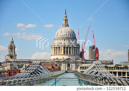A beautiful view of St Paul's Cathedral in London A beautiful view of St Paul's Cathedral in London 122539712
