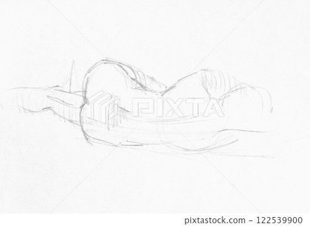 hand-drawn sketch of back of lying female model 122539900