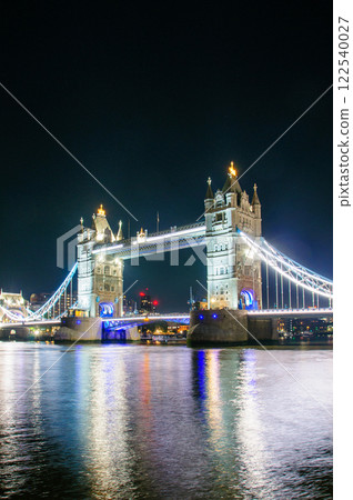 倫敦泰晤士河上塔橋的美麗夜景 122540027