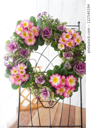 Primula julienne hanging wreath 122540194