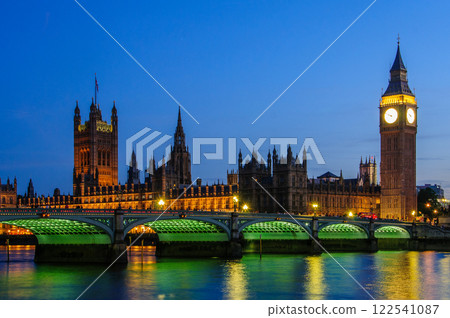 倫敦美麗的夜景 122541087