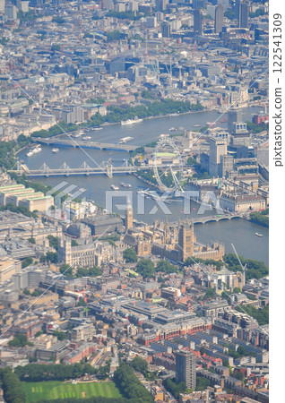 Beautiful aerial view of London from an airplane 122541309