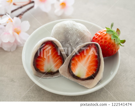 Strawberry Daifuku and fresh strawberries on a plate Strawberry Daifuku and fresh strawberries on a plate 122541474