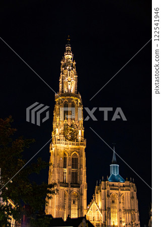 比利時安特衛普城市景觀與美麗的教堂 122541946