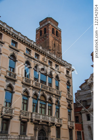 Tour the tourist spots of Venice, Italy, the city of water 122542914