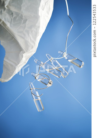 Ampoules containing a medical product or cosmetics. 122543533