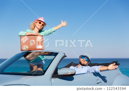 Happy couple in love travel by car by the sea 122543594