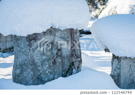 A Jizo statue wearing a snow hat [Nagano Prefecture] 122546749